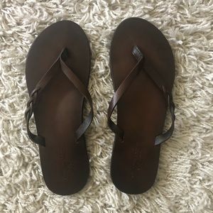 Leather flip flops